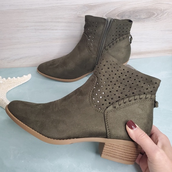 Soda Shoes - New! Western Laser-Cut Booties